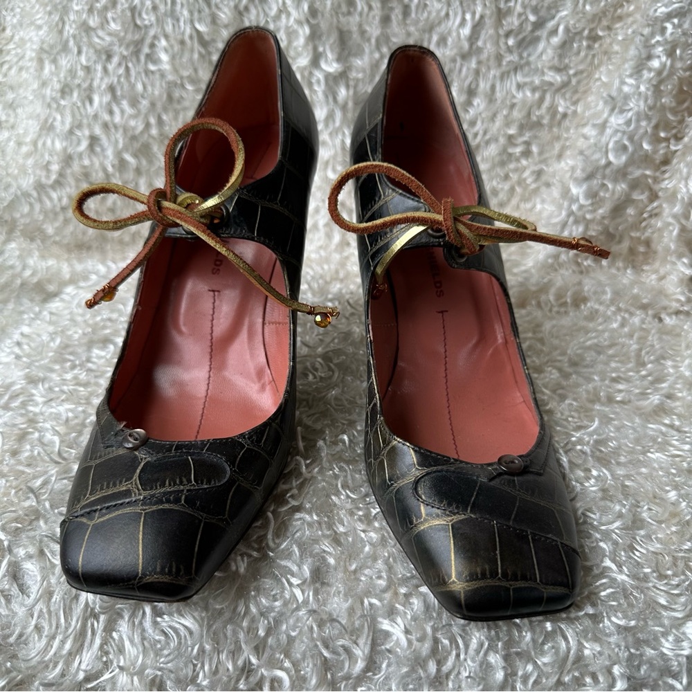 Chic Black Croc-Embossed Heels